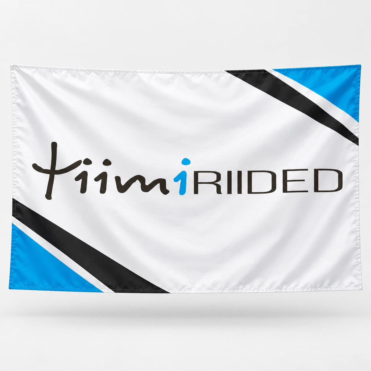 Tiimiriiete valge, musta ja sinise kujundusega 150 × 100 cm tiimilipp eestvaates.